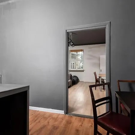 Industrial - Jewish Quarter By Upstairs Apartment *