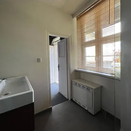 Industrial - Jewish Quarter By Upstairs Apartment *