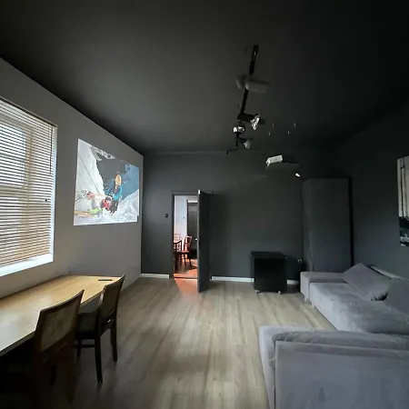 Industrial - Jewish Quarter By Upstairs Apartment *